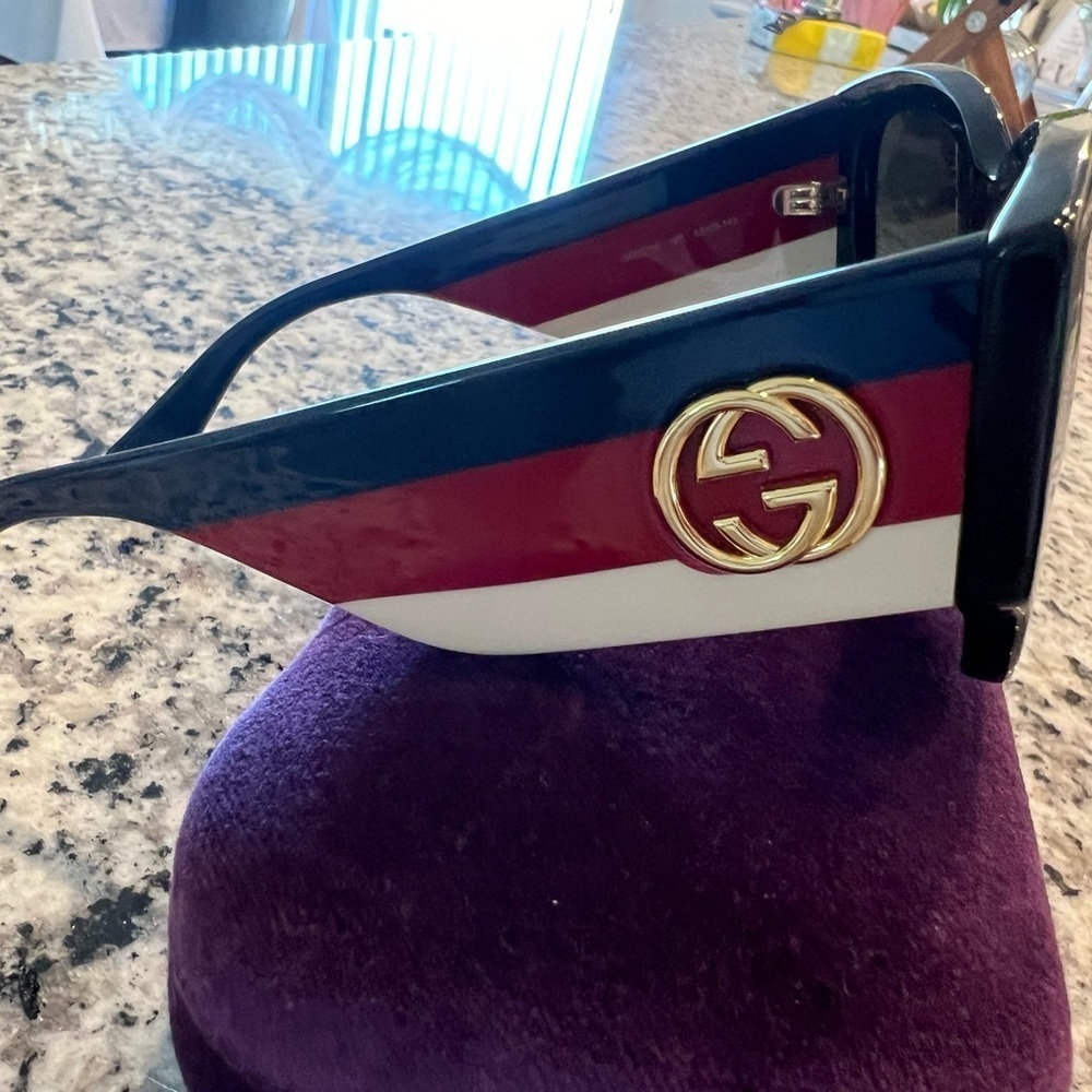 Women’s Gucci sunglasses - Picture 3 of 3